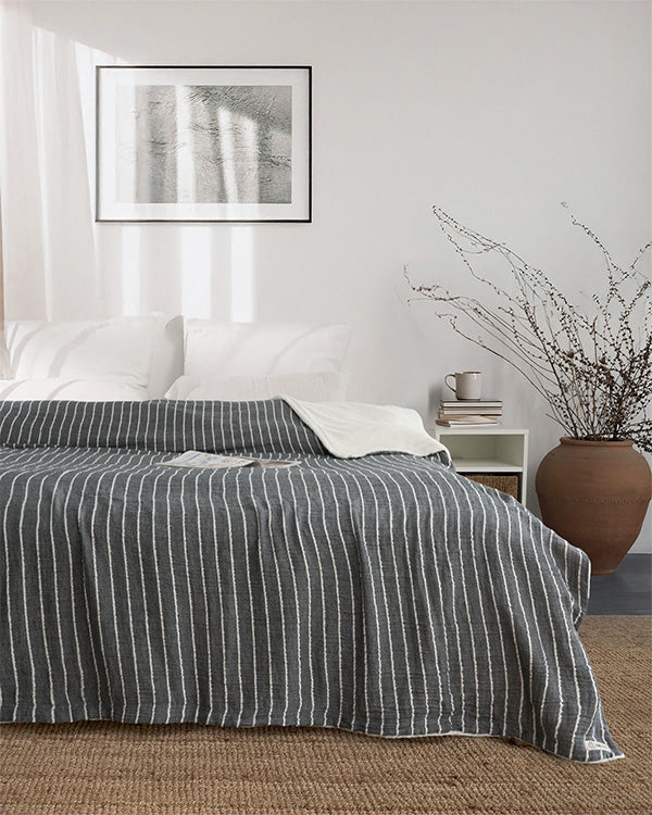 Dreamy Stripe Plush Blanket - Black